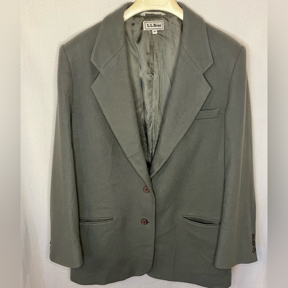 L.L. Bean VTG women’s Green-Gray Wool Cashmere Blazer size 14 two button, lined